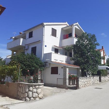 Apartmani Karuza Novalja Bagian luar foto