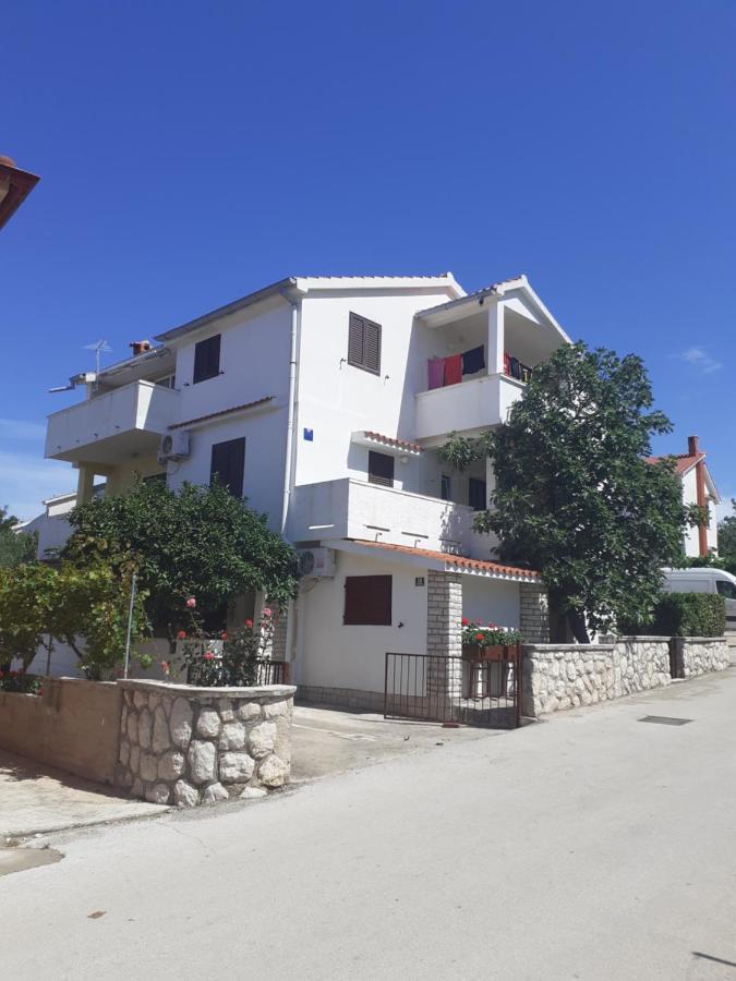 Apartmani Karuza Novalja Bagian luar foto